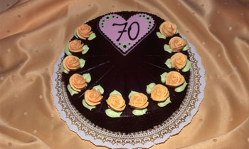 Dominotorte mit Schokodecke und Rosen